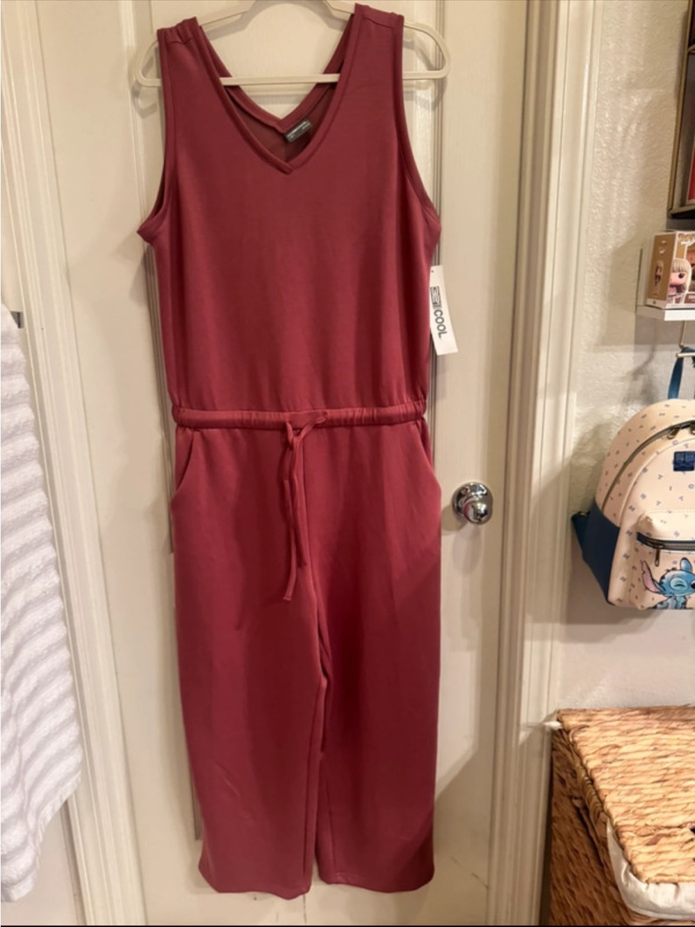 32 cool Everyday Sleeveless V-Neck Jumpsuit — Rose Red